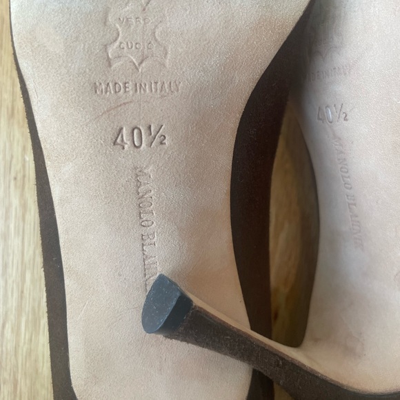 Manolo Blahnik brown suede heel. Size 40.5. Excellent pre-owned condition. - Picture 5 of 6